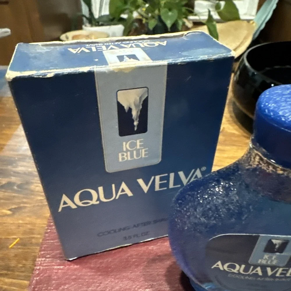Vintage Aqua Velva Glass Bottle Full 3.5oz Ice Blue